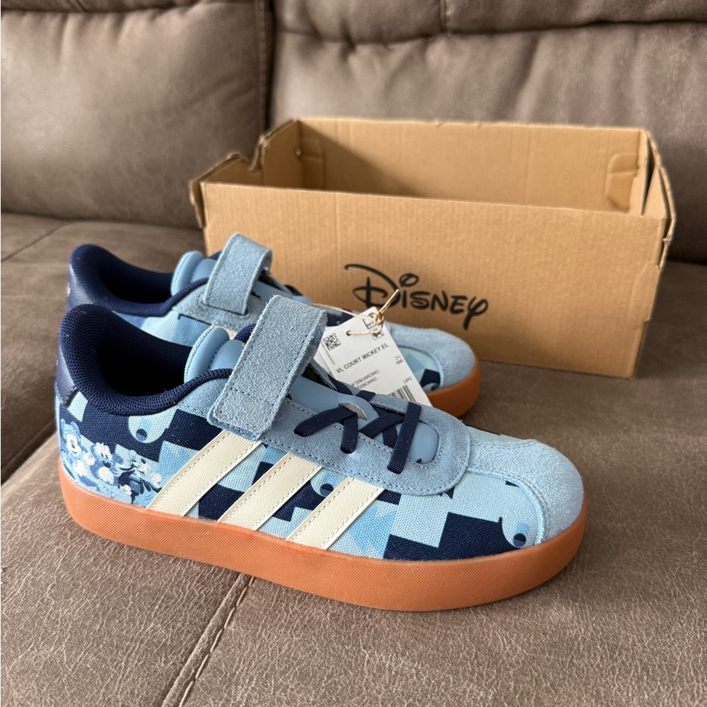 NWT - Kids Sz 3 Adidas VL Court Mickey shoes - Disney